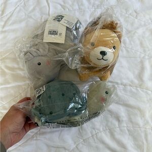 H&M Lion/elephant and turtle toy bundle. In plastic bag / w/ tags. Bundle of 3!